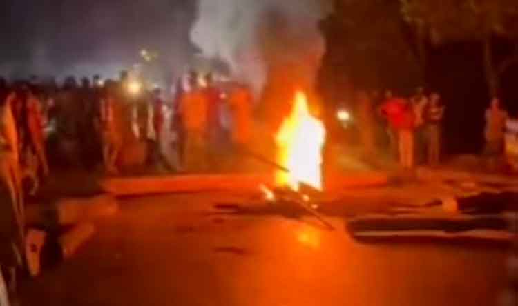কটিয়াদীতে আবাসিক এলাকায় লেড-এসিড ব্যাটারি রিসাইক্লিং কারখানা, উচ্ছেদের দাবিতে সড়ক অবরোধ