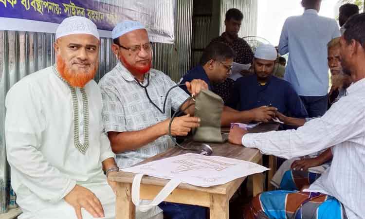 কালিকাপ্রসাদে মসজিদের উদ্যোগে ফ্রি মেডিকেল ক্যাম্প ও রক্তের গ্রুপ নির্ণয়