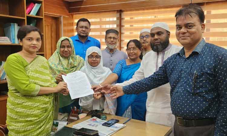 কিশোরগঞ্জে সরকারি মাধ্যমিক শিক্ষকদের স্মারকলিপি
