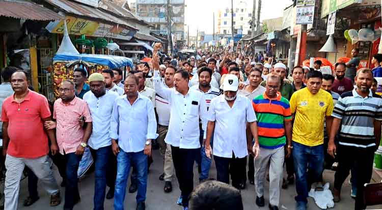 সন্ত্রাস-নৈরাজ্যের প্রতিবাদে কটিয়াদীতে বিএনপির বিক্ষোভ
