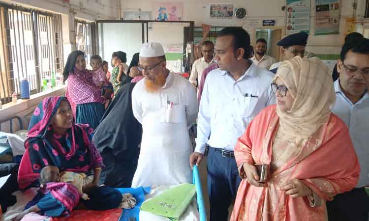 কিশোরগঞ্জ সদর হাসপাতাল পরিদর্শনে ডিসি, বেডে বেডে গিয়ে খোঁজ নিলেন রোগীদের