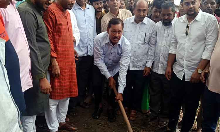 পাকুন্দিয়ায় ১ কোটি ২৫ লাখ টাকার সড়ক উন্নয়ন প্রকল্পের উদ্বোধন করলেন জালাল উদ্দীন এমপি