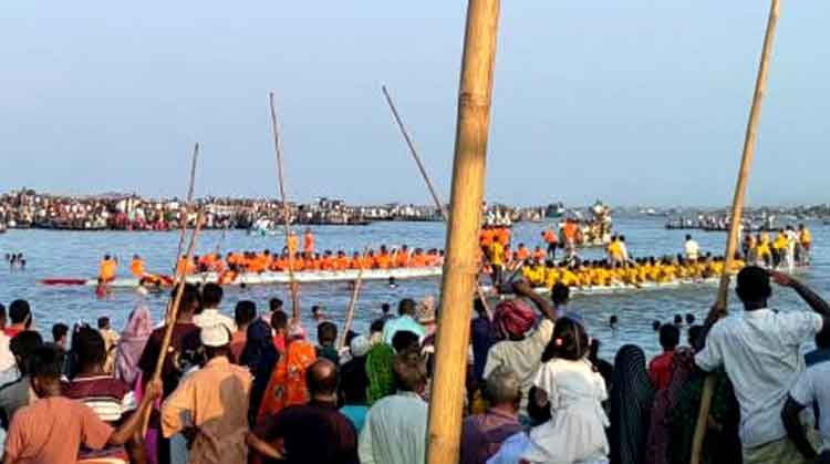 নিকলীতে ৫শ' বছরের ঐতিহ্যবাহী নৌকা বাইচ অনুষ্ঠিত