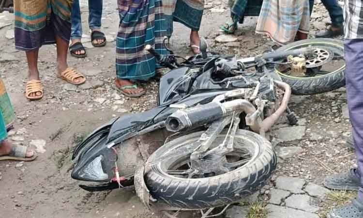 কটিয়াদীতে নিয়ন্ত্রণ হারিয়ে মোটরসাইকেল চালক নিহত, গুরুতর সহযাত্রী বন্ধু