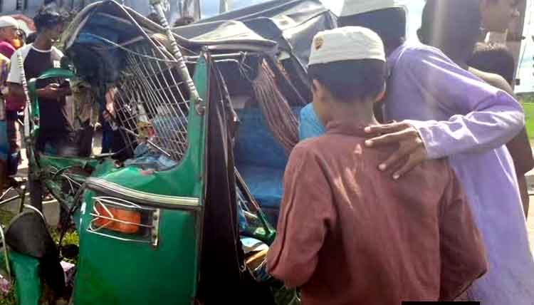 কটিয়াদীতে সিএনজি-কাভার্ড ভ্যান সংঘর্ষে বাবা ও মেয়েসহ নিহত ৩, আহত ৩